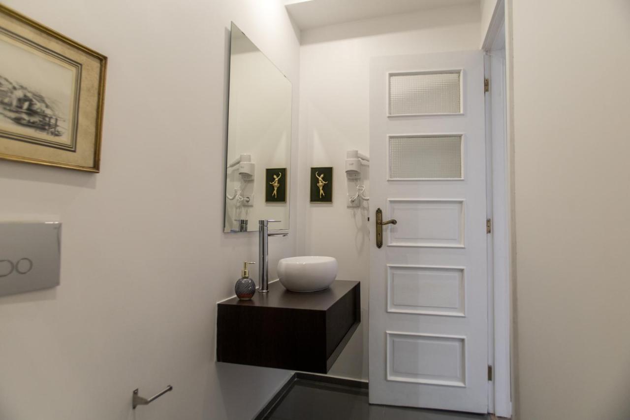 Almada Studios & Suites OOporto Exteriör bild