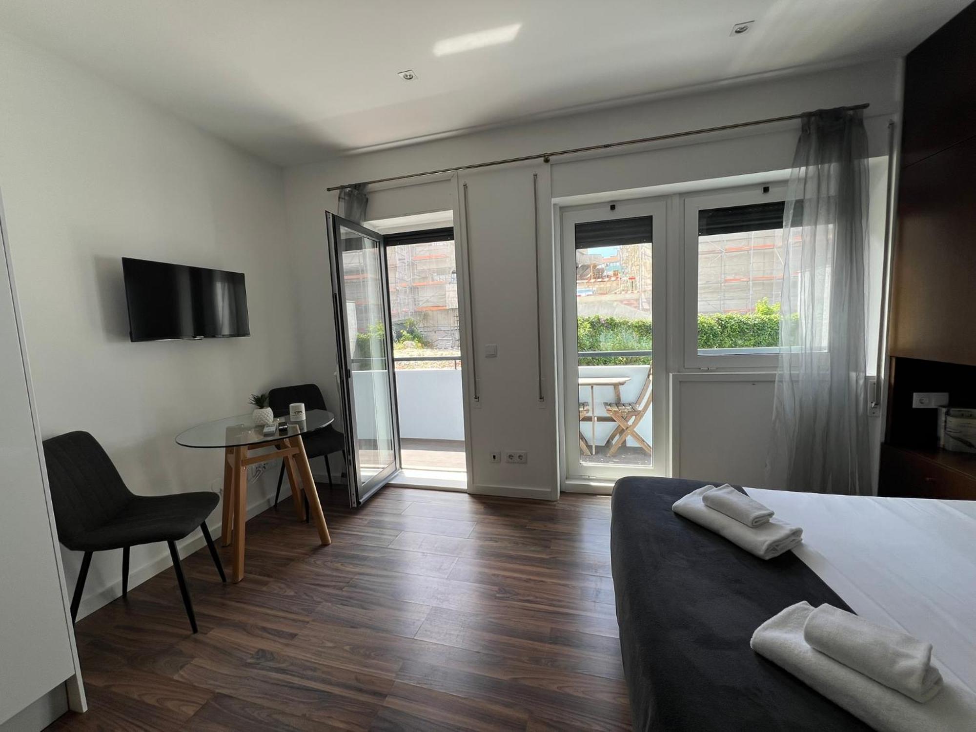 Almada Studios & Suites OOporto Exteriör bild