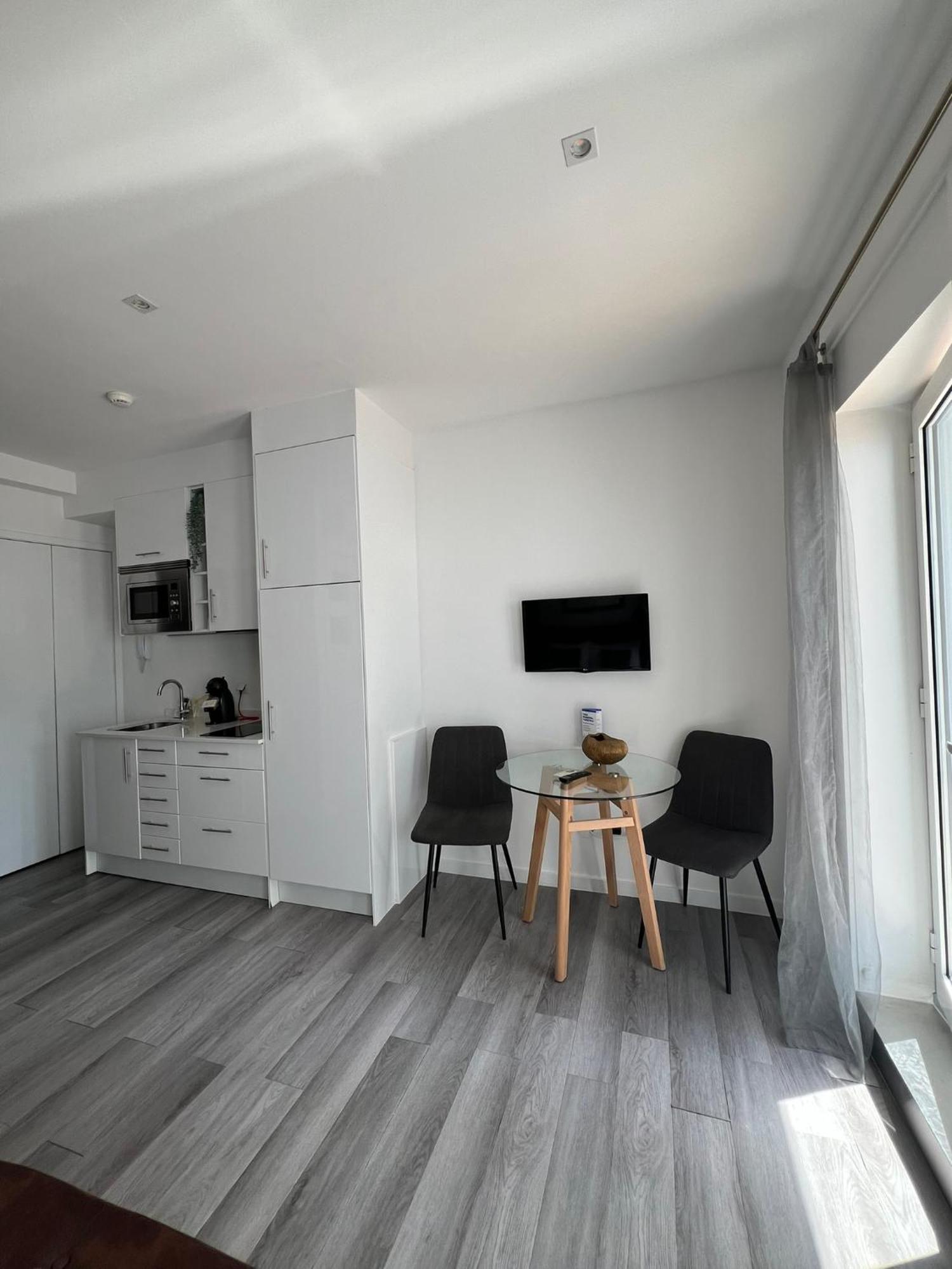 Almada Studios & Suites OOporto Exteriör bild