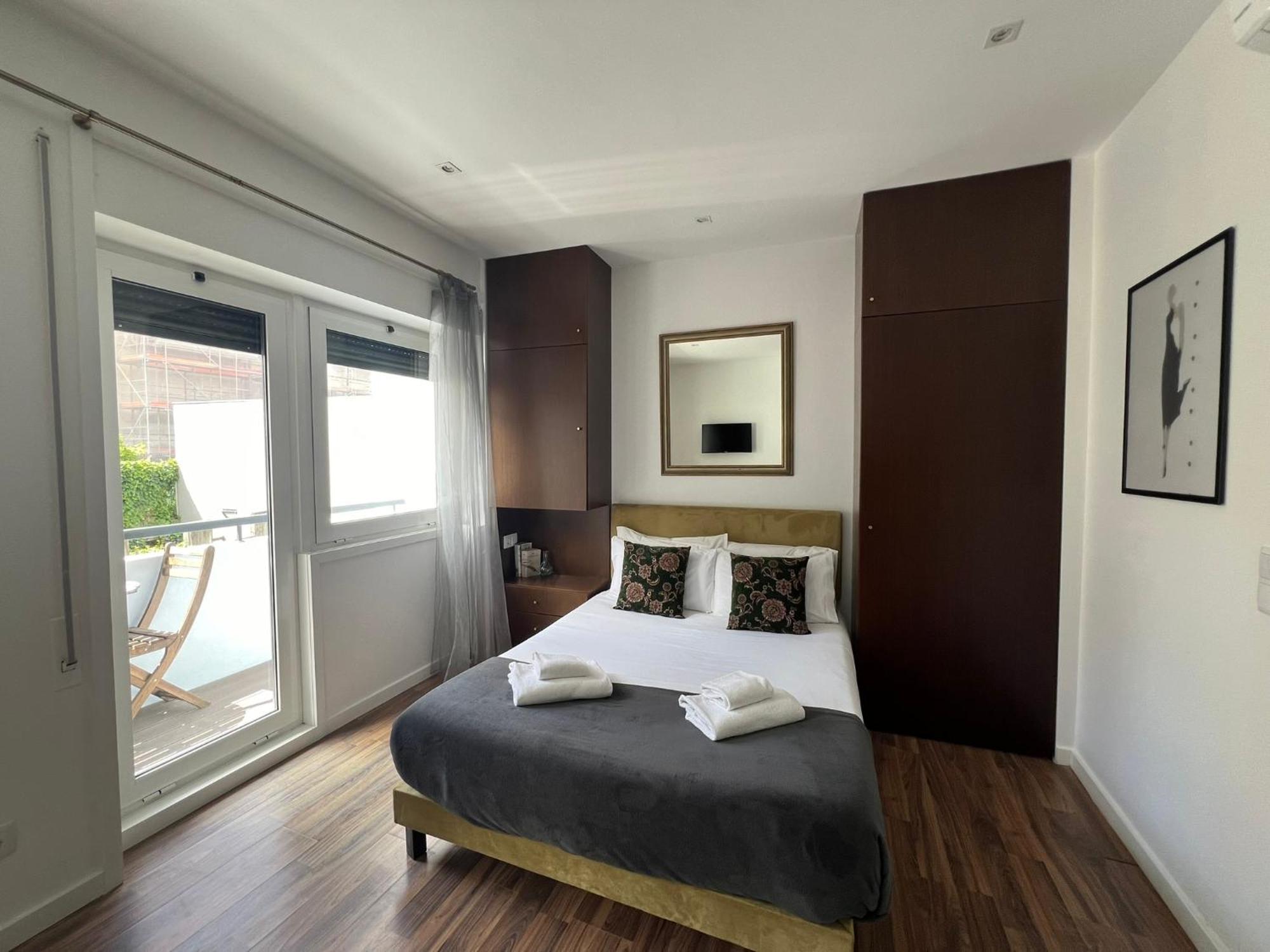 Almada Studios & Suites OOporto Exteriör bild