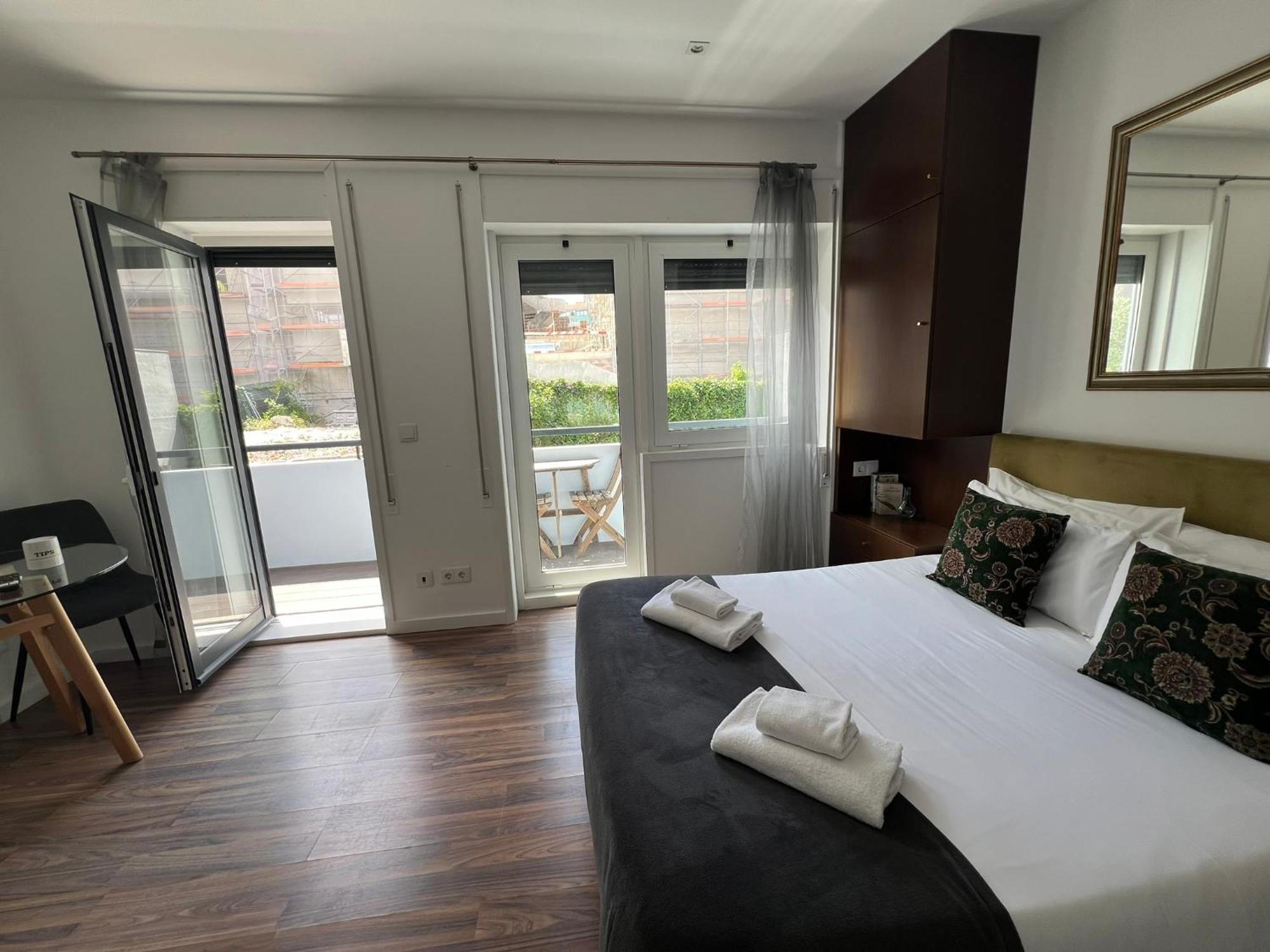 Almada Studios & Suites OOporto Exteriör bild